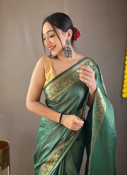 Green Soft Woven Silk Saree For Traditional / Religious Occasions