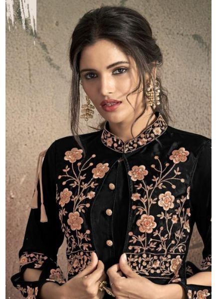 Black Soft Tapeta With Embroidery Floor-Length Gown