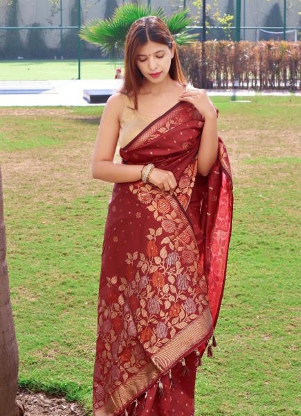 Red Silk Weaving Festive-Wear Fashionable Saree