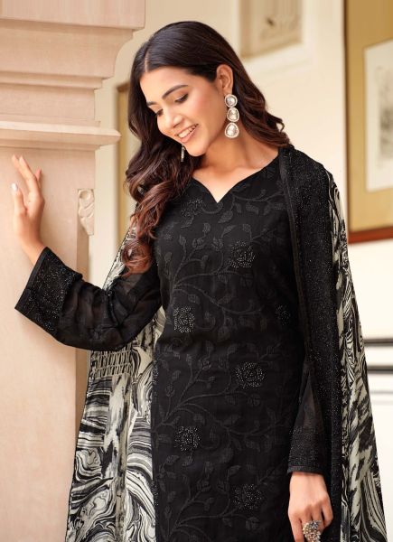 Black Georgette Embroidered Straight-Cut Salwar Kameez For Traditional / Religious Occasions