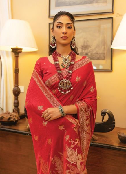 Red Kanjivaram Silk Woven Saree For Traditional / Religious Occasions