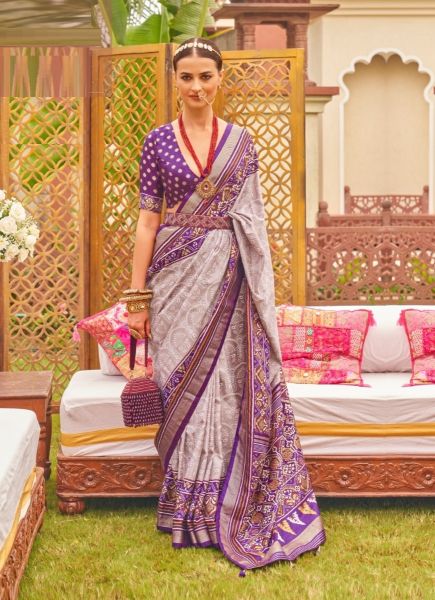 Light Mauve & Violet Patola Silk Printed Saree For Traditional / Religious Occasions