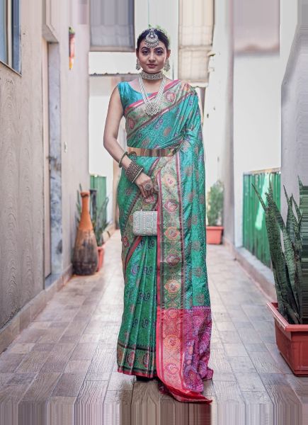 Teal Green & Magenta Soft Elegant Patola Weaving Silk Saree For Traditional / Religious Occasions