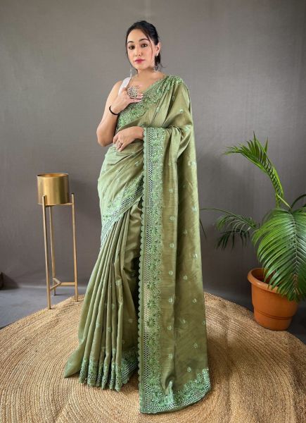 Light Green Pure Matka Silk With Thread-Work Party-Wear Soft Saree